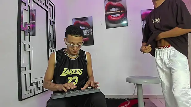 Snapshot of COUPLES_BOYS chatting on December 2, 7:25 am COUPLES BOYS online show from December 2, 7:25 am