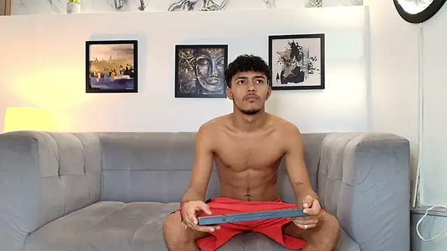 Snapshot of COUPLES_BOYS chatting on February 26, 1:15 am COUPLES BOYS online show from February 26, 1:15 am