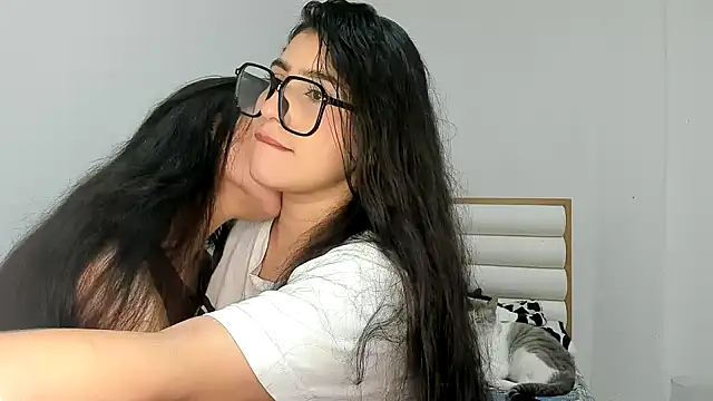 Snapshot of ROUS_SWEET_ chatting on April 5, 2:20 am ROUS SWEET online show from April 5, 2:20 am