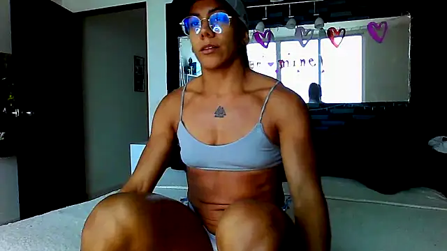 sexymusclegoddess online show from April 7, 1:11 pm