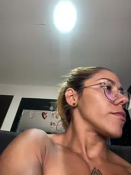 Snapshot of sexymusclegoddess chatting on May 16, 2:19 am sexymusclegoddess online show from May 16, 2:19 am