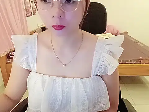 Snapshot of BabyDoll1999 chatting on May 19, 12:11 pm BabyDoll1999 online show from May 19, 12:11 pm