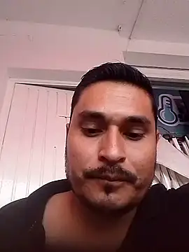Snapshot of cristian112090 chatting on July 18, 12:04 am cristian112090 online show from July 18, 12:04 am