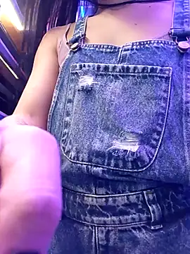 Taylor  Swiftt online show from February 13, 12:28 am