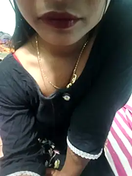 Zoyaa-Zubair online show from February 11, 6:13 pm