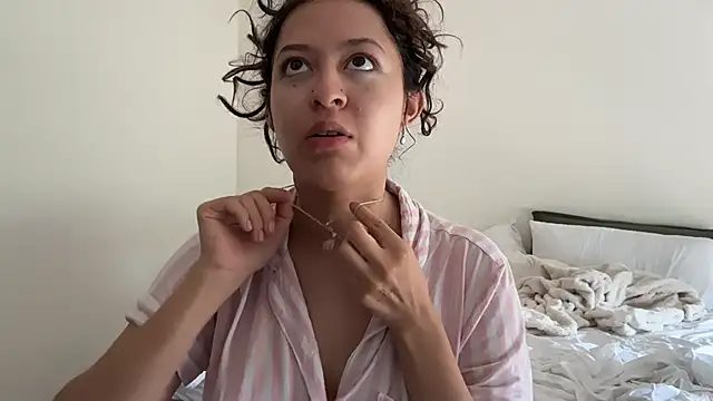 Snapshot of Alicatcua_ chatting on June 28, 5:19 pm Alicatcua online show from June 28, 5:19 pm