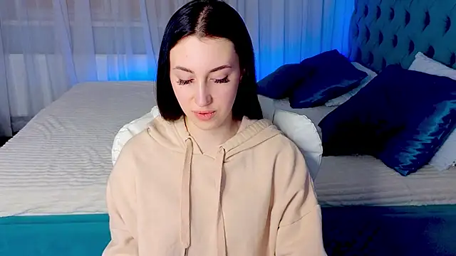 Snapshot of Miss__Linn chatting on February 3, 3:06 pm Miss Linn online show from February 3, 3:06 pm