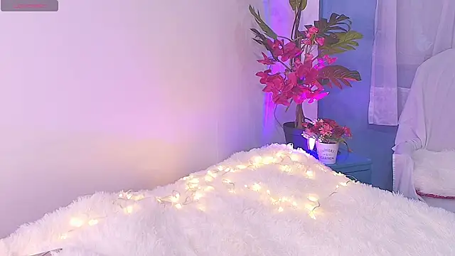 Katee Crownn online show from December 3, 3:58 am