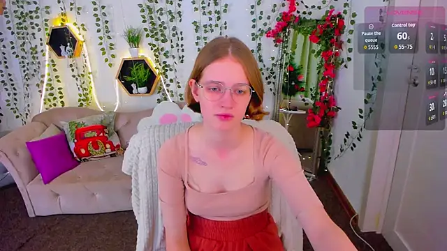 Mia Mooore online show from December 17, 2:01 pm