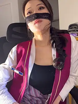 Snapshot of youyou-baby999 chatting on February 9, 3:54 am youyou-baby999 online show from February 9, 3:54 am