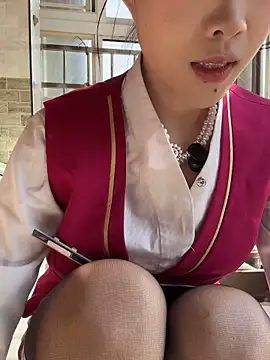 Snapshot of youyou-baby999 chatting on February 18, 4:52 am youyou-baby999 online show from February 18, 4:52 am