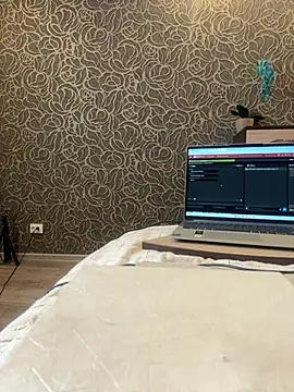 Snapshot of Sweet_little_gir chatting on July 8, 3:49 pm Sweet little gir online show from July 8, 3:49 pm
