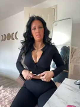 Snapshot of Lolaxox_ chatting on May 14, 12:12 pm Lolaxox online show from May 14, 12:12 pm