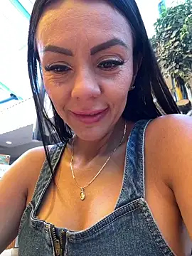 Snapshot of SofhiaTaylor chatting on February 12, 7:53 pm SofhiaTaylor online show from February 12, 7:53 pm