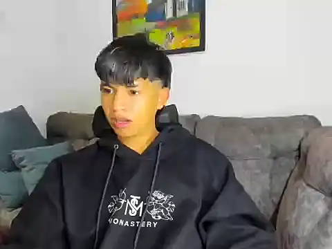 Snapshot of Mikke18 chatting on December 17, 10:05 pm Mikke18 online show from December 17, 10:05 pm