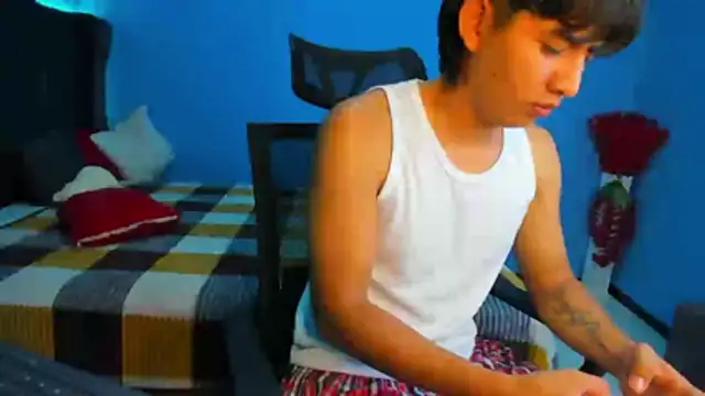 Snapshot of Mikke18 chatting on February 25, 4:55 am Mikke18 online show from February 25, 4:55 am