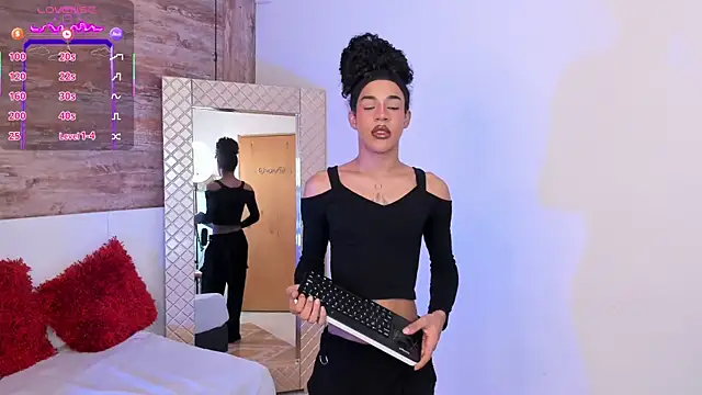 Snapshot of Amaia_Monroe chatting on July 10, 1:32 am Amaia Monroe online show from July 10, 1:32 am