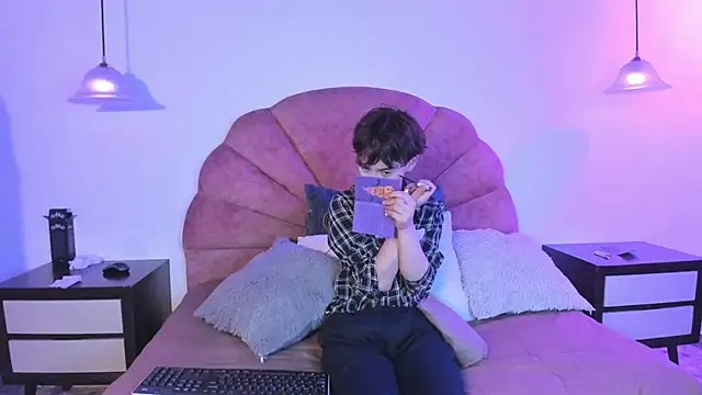 Brenda Tina online show from January 15, 8:01 pm