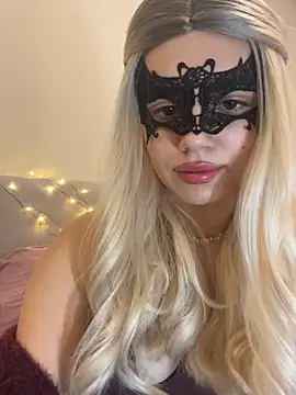 Snapshot of s4rah chatting on December 19, 10:39 pm s4rah online show from December 19, 10:39 pm