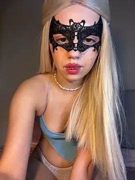 Snapshot of s4rah chatting on February 3, 2:53 am s4rah online show from February 3, 2:53 am