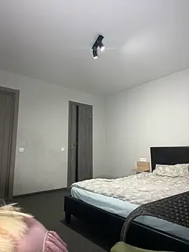 Snapshot of s4rah chatting on February 13, 7:37 am s4rah online show from February 13, 7:37 am