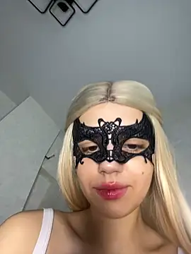 Snapshot of s4rah chatting on February 16, 9:38 am s4rah online show from February 16, 9:38 am