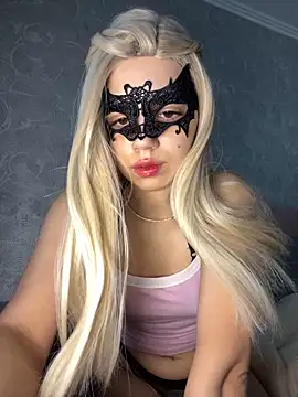 Snapshot of s4rah chatting on February 23, 1:08 pm s4rah online show from February 23, 1:08 pm