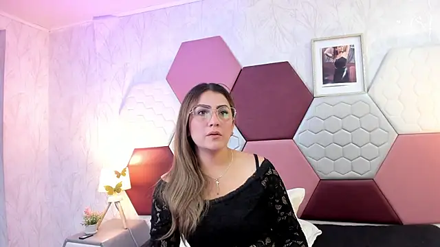 Snapshot of AriaRous chatting on April 23, 4:31 pm AriaRous online show from April 23, 4:31 pm