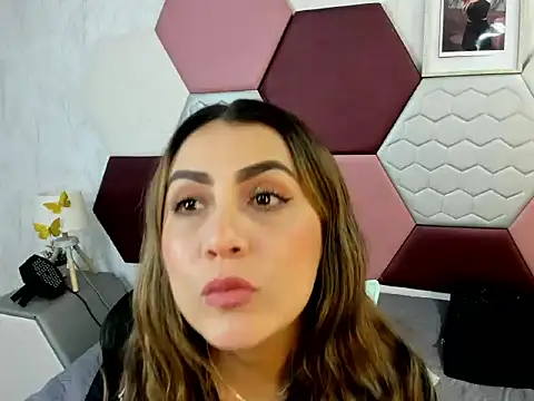 Snapshot of AriaRous chatting on May 5, 3:42 pm AriaRous online show from May 5, 3:42 pm