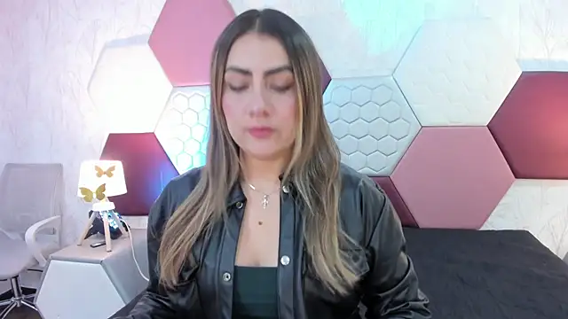 Snapshot of AriaRous chatting on June 6, 1:49 pm AriaRous online show from June 6, 1:49 pm