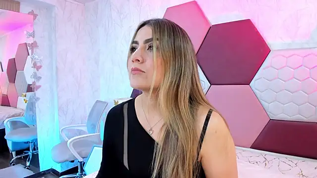 Snapshot of AriaRous chatting on July 2, 3:29 pm AriaRous online show from July 2, 3:29 pm