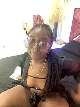 Snapshot of ZahhyGrey chatting on January 10, 8:32 pm ZahhyGrey online show from January 10, 8:32 pm