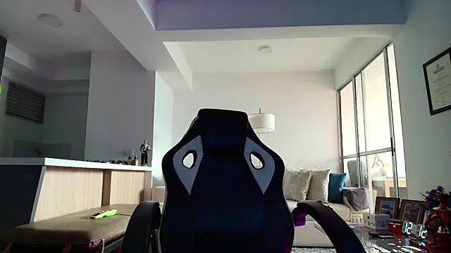 liorvante online show from February 12, 1:39 pm