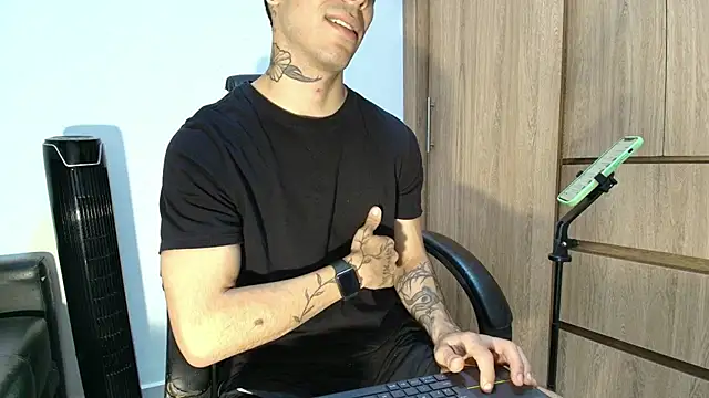 Snapshot of liorvante chatting on June 11, 1:27 am liorvante online show from June 11, 1:27 am