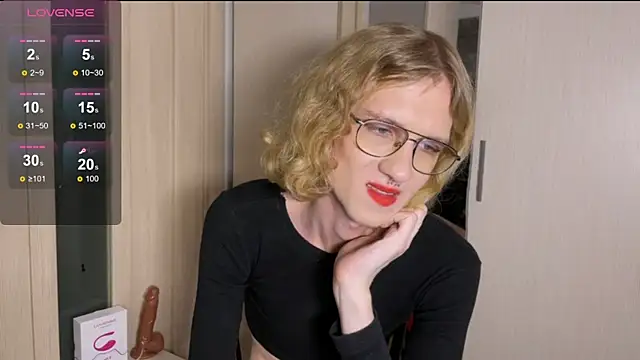 Snapshot of Avery_adam chatting on December 16, 9:20 pm Avery adam online show from December 16, 9:20 pm