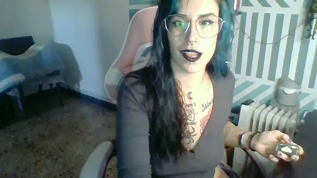 Snapshot of blackrose1997 chatting on December 5, 2:25 pm blackrose1997 online show from December 5, 2:25 pm