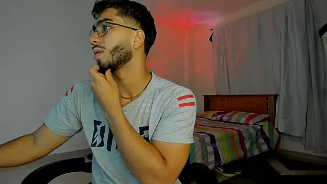 Snapshot of Franco_banderas chatting on May 2, 4:23 pm Franco banderas online show from May 2, 4:23 pm