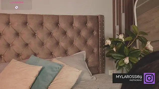 Snapshot of Mylarossi chatting on June 19, 4:55 pm Mylarossi online show from June 19, 4:55 pm