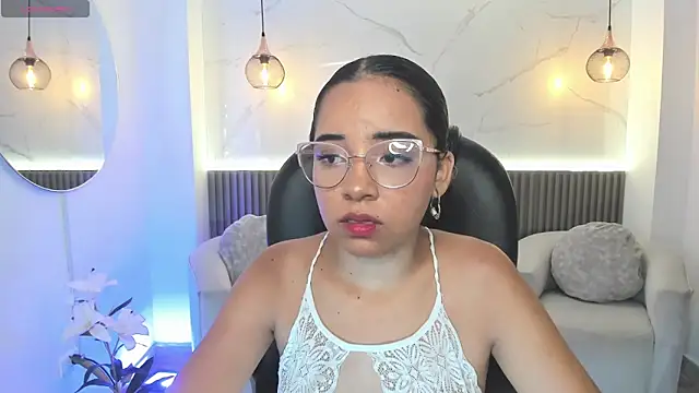 Snapshot of alana_martiins chatting on June 7, 7:06 pm alana martiins online show from June 7, 7:06 pm