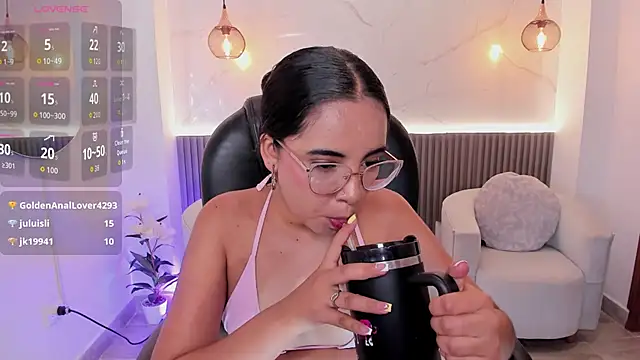 Snapshot of alana_martiins chatting on June 28, 7:09 pm alana martiins online show from June 28, 7:09 pm