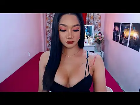 Snapshot of UrScreenGoddess chatting on April 22, 11:39 pm UrScreenGoddess online show from April 22, 11:39 pm