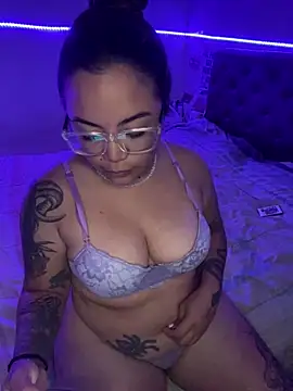 Snapshot of Lindalatina2001 chatting on February 5, 2:38 am Lindalatina2001 online show from February 5, 2:38 am