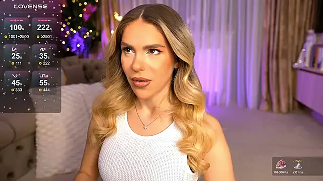 Snapshot of ChloeVelvetx chatting on December 19, 9:33 pm ChloeVelvetx online show from December 19, 9:33 pm