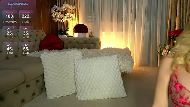 Snapshot of ChloeVelvetx chatting on March 4, 9:32 pm ChloeVelvetx online show from March 4, 9:32 pm