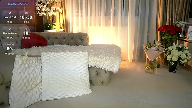 ChloeVelvetx online show from March 24, 9:20 pm