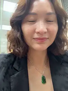 Snapshot of A-ZJunn chatting on April 28, 3:33 am A-ZJunn online show from April 28, 3:33 am