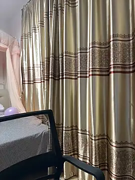 Snapshot of A-ZJunn chatting on April 30, 12:55 pm A-ZJunn online show from April 30, 12:55 pm