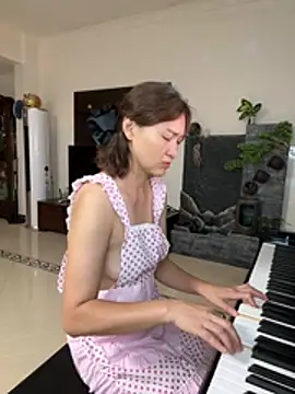 Snapshot of A-ZJunn chatting on June 4, 1:06 pm A-ZJunn online show from June 4, 1:06 pm