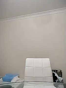 Amy01112 online show from April 17, 11:30 pm