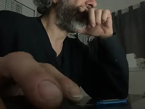 Snapshot of Petebulimia chatting on May 28, 10:01 am Petebulimia online show from May 28, 10:01 am